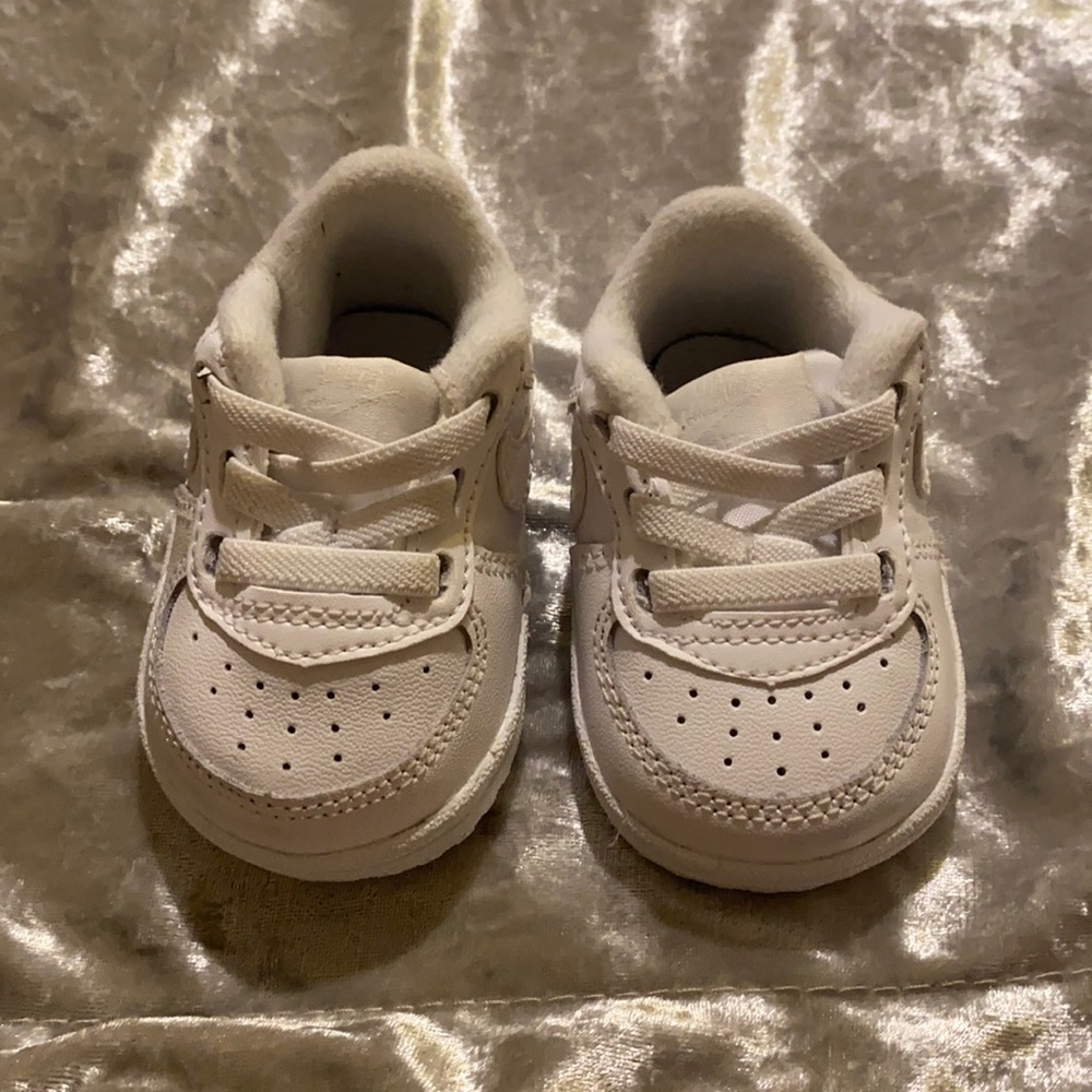 Only worn 1 time. Like new Air Forces